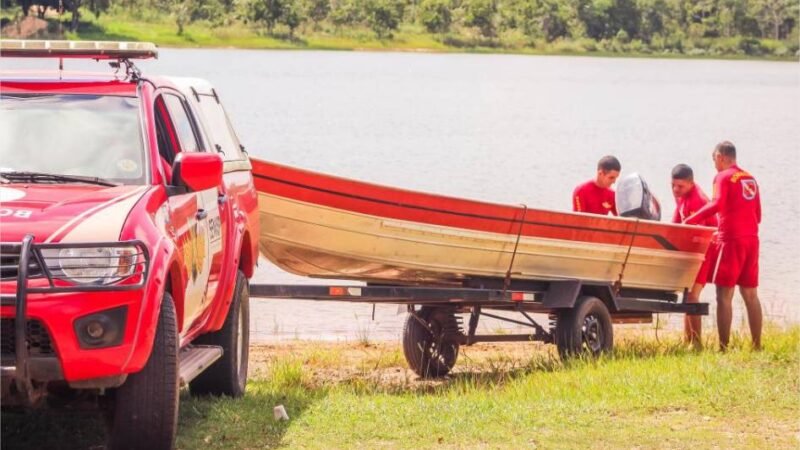 Corpo de Bombeiros resgata corpo em decomposição no Rio Vermelho