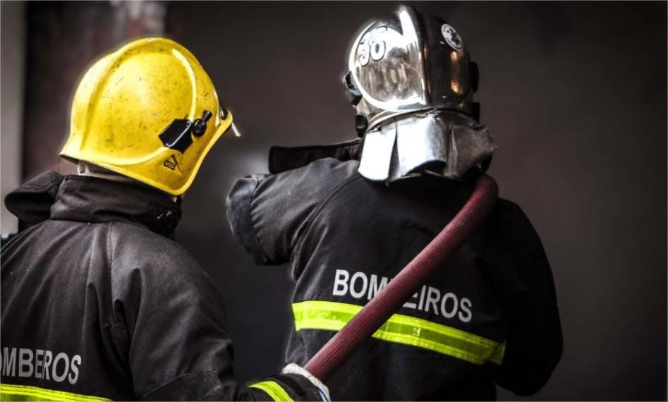 Corpo de Bombeiros combate princípio de incêndio em carreta na BR-163