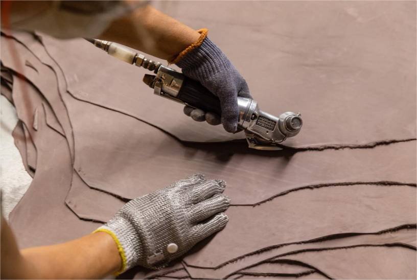 Unidade em MT está entre as primeiras da JBS a operar novo modelo de curtimento de couros com menor impacto ambiental