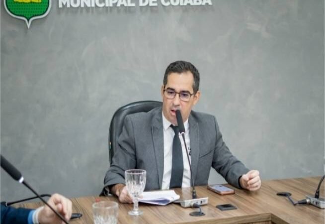 Presidente cita morte de adolescente e cobra nomeação de 800 PMs para avanço do policiamento nas comunidades em Cuiabá