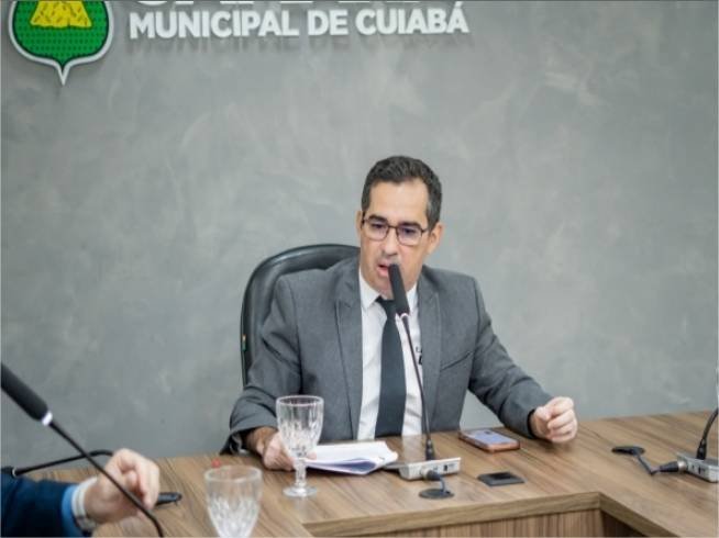 Presidente cita morte de adolescente e cobra nomeação de 800 PMs para avanço do policiamento nas comunidades em Cuiabá