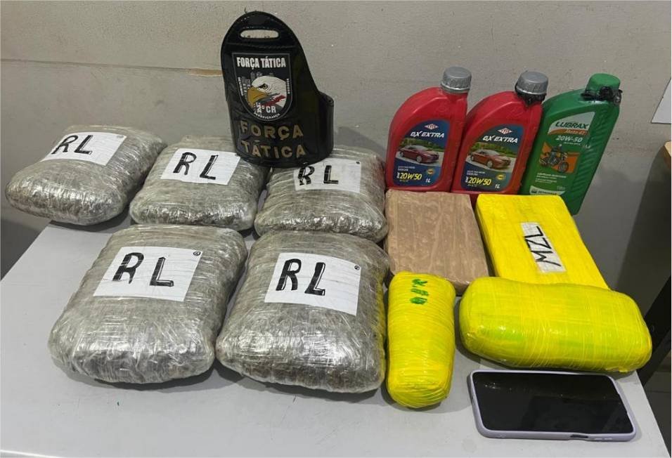 Força Tática prende mulher por tráfico de drogas e apreende nove tabletes de drogas