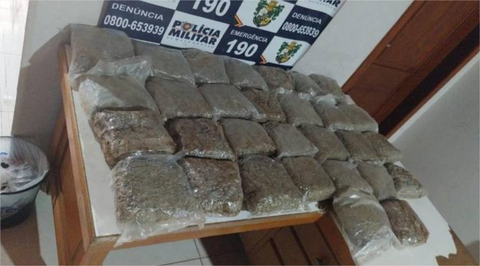 PM apreende 30 tabletes de super maconha em ônibus de viagem em Vila Bela da Santíssima Trindade