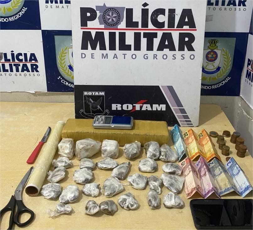 Rotam prende dois homens por tráfico de drogas e apreende 38 porções de entorpecentes