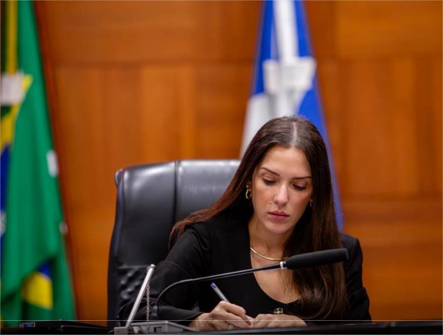 Janaina rebate Mauro Mendes e diz que ‘inconstitucional é o desconto’ em aposentadorias