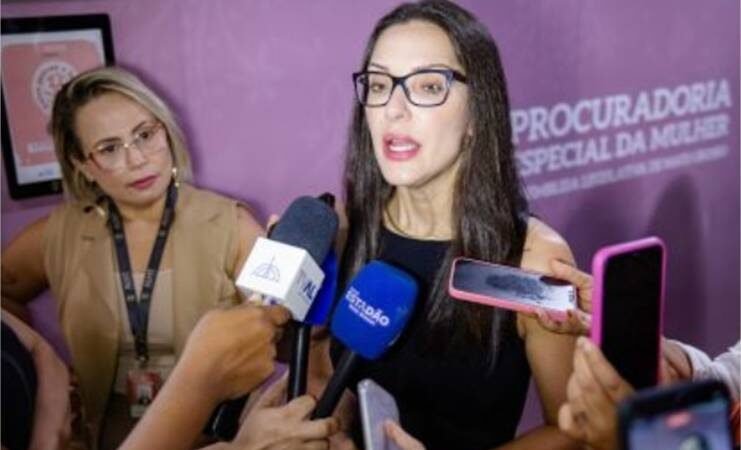 Janaina Riva defende apoio do MDB a Flávio Bolsonaro e critica o Governo Federal