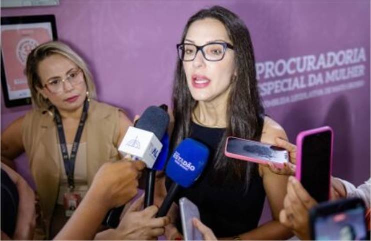 Janaina Riva defende apoio do MDB a Flávio Bolsonaro e critica o Governo Federal