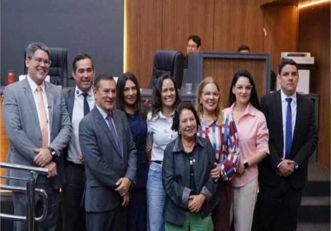 Jornalista alerta sobre a importância do diagnóstico precoce da otite crônica e agradece Paula Calil por projeto de lei