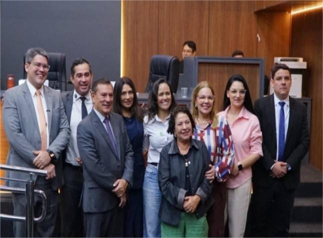 Jornalista alerta sobre a importância do diagnóstico precoce da otite crônica e agradece Paula Calil por projeto de lei