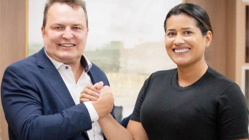 Prefeita Francieli se filia ao Podemos ao lado de Max Russi