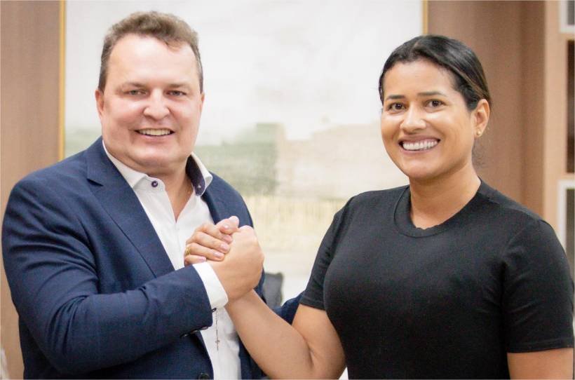 Prefeita Francieli se filia ao Podemos ao lado de Max Russi