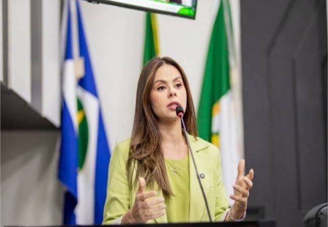 Lei do Atendimento Psicossocial nas Escolas é reforçada por Michelly Alencar após caso de violência que chocou o país