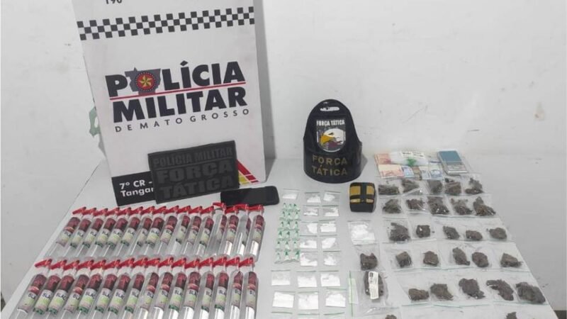 Força Tática prende homem com porções de drogas e frascos de lança-perfume