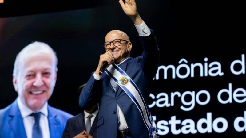 Otaviano Pivetta recebe faixa de governador e reforça compromisso de seguir com investimentos em todas as áreas