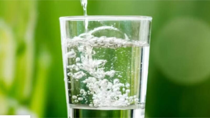 Água com gás pode ajudar na concentração, sugere estudo em jogadores de videogame