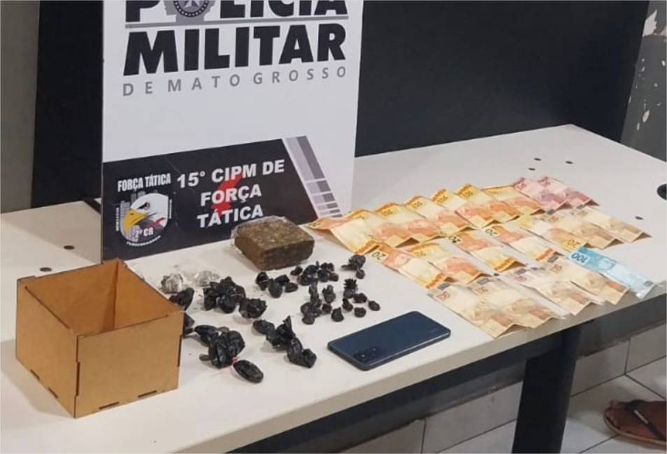 Força Tática prende homem por tráfico e localiza 22 porções de entorpecentes