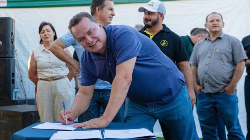 Em Santo Antônio do Leste, Max Russi une forças com governador para garantir asfalto e novos veículos ao município