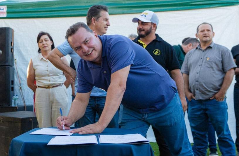 Em Santo Antônio do Leste, Max Russi une forças com governador para garantir asfalto e novos veículos ao município