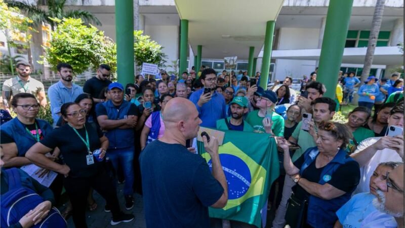 Prefeito dialoga com servidores, propõe prazo e transparência na revisão da insalubridade