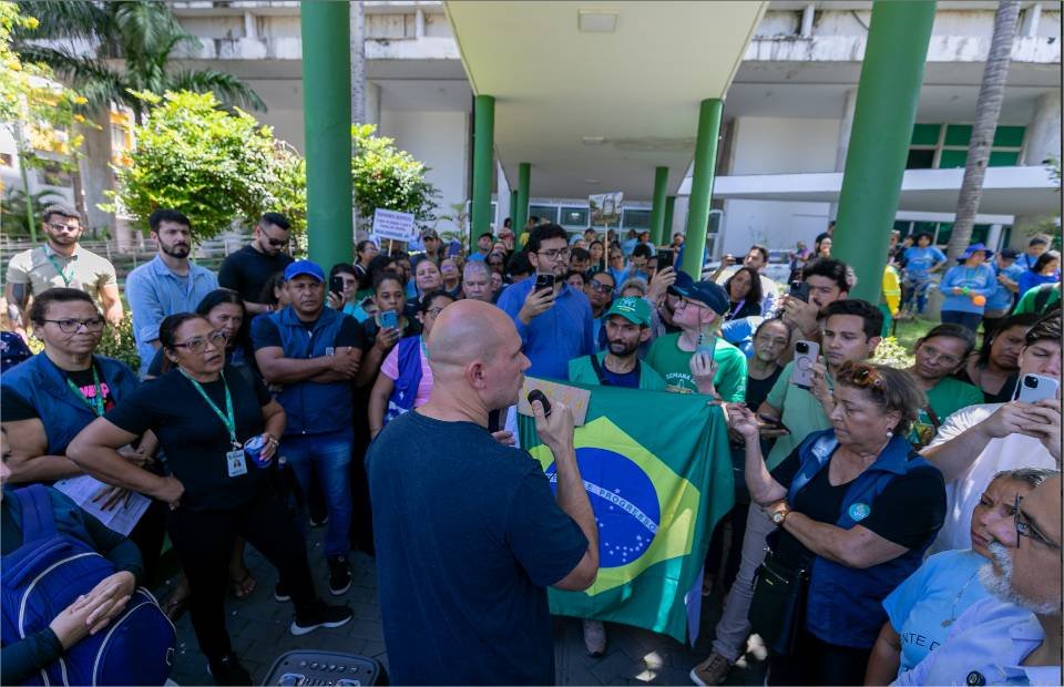 Prefeito dialoga com servidores, propõe prazo e transparência na revisão da insalubridade