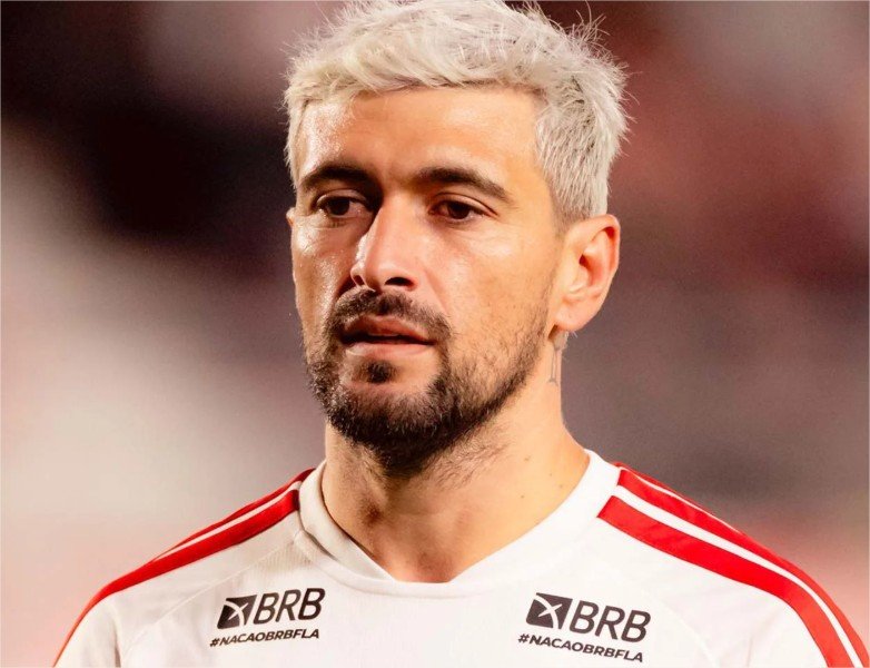 Flamengo informa: cirurgia de Arrascaeta é bem-sucedida