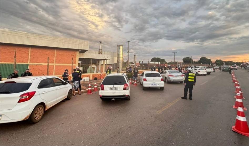 Operação Lei Seca prende seis motoristas por embriaguez ao volante, desobediência e porte ilegal de arma