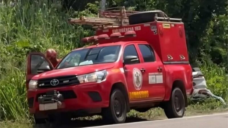 Corpo de Bombeiros presta socorro à vítima de acidente de trânsito na BR-174