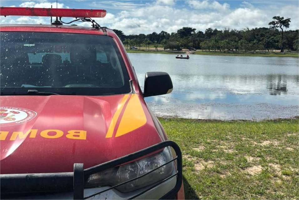 Bombeiros resgatam corpo de adolescente após afogamento em lago