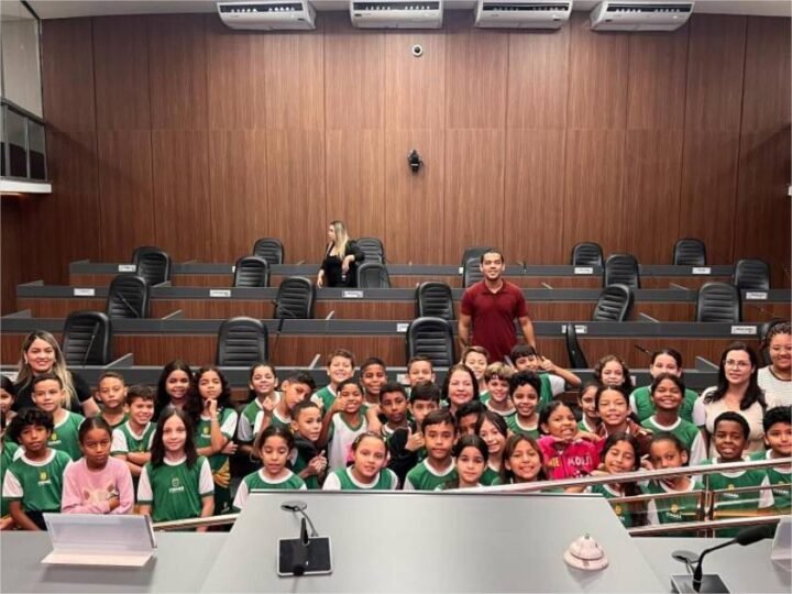 Cuiabaninhos na Câmara são recepcionados pela vereadora Baixinha Giraldelli