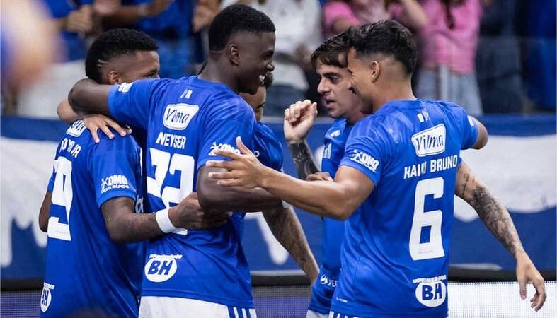 Cruzeiro empilha chances, mas consegue virada sobre o Bragantino no Mineirão