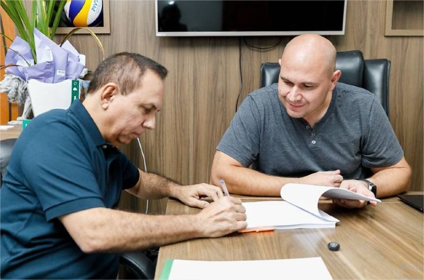 Após tensão com prefeito, Dilemário reafirma candidatura à presidência da Câmara