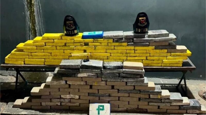 Rotam apreende 146 tabletes de cocaína e prende dois homens por tráfico