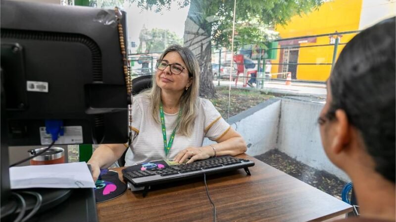Ação de emprego em Cuiabá ajuda até quem não tem currículo na Praça Rachid Jaudy