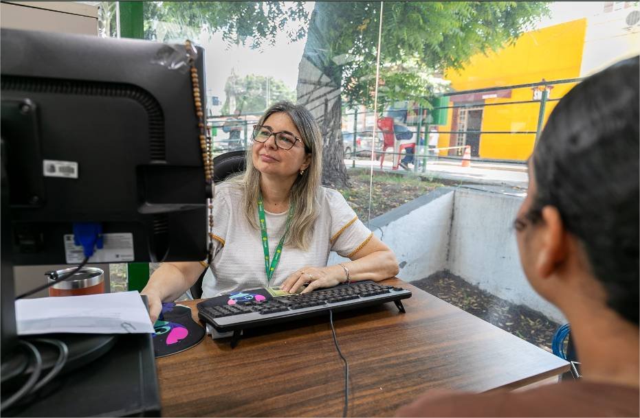 Ação de emprego em Cuiabá ajuda até quem não tem currículo na Praça Rachid Jaudy