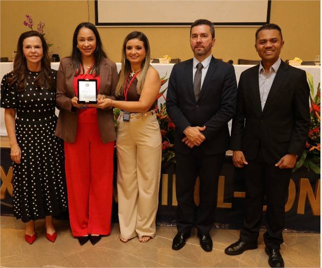 Presidente é homenageada e atua como mediadora em congresso nacional de entidades policiais