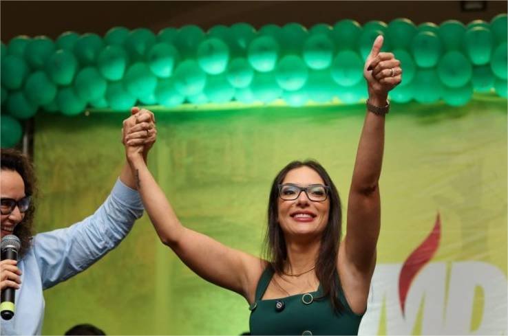 Janaina ganha força em articulações ao Senado após aproximação entre Flávio Bolsonaro e MDB