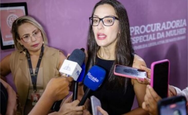 Janaina admite encontro com Flávio Bolsonaro, mas evita confirmar composição