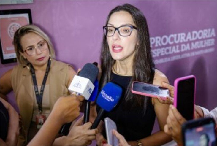 Janaina admite encontro com Flávio Bolsonaro, mas evita confirmar composição
