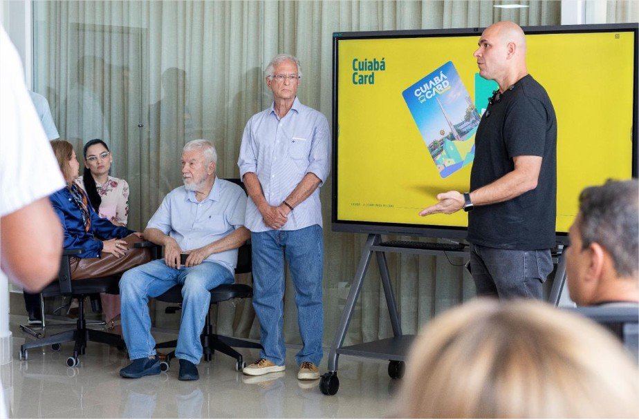 Prefeito lança Cuiabá Card para uso ilimitado do transporte público na capital