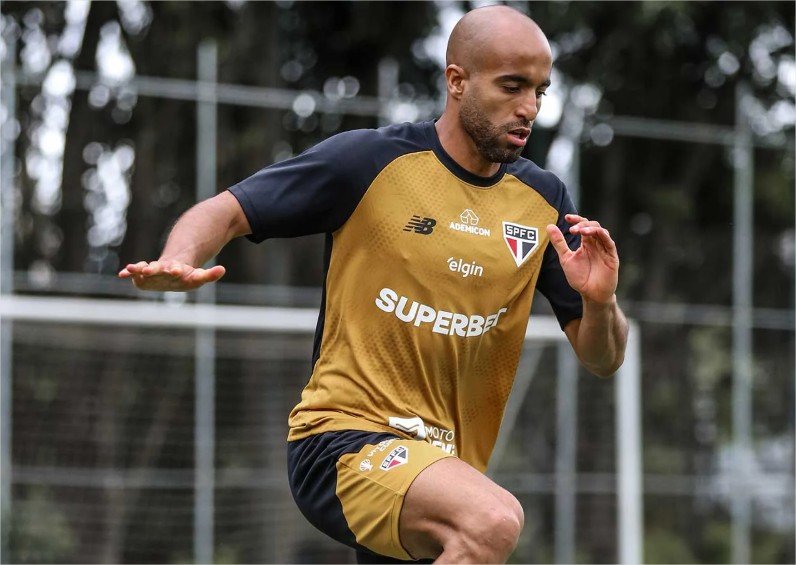 São Paulo projeta retorno de Lucas Moura, mas adia decisão sobre renovação