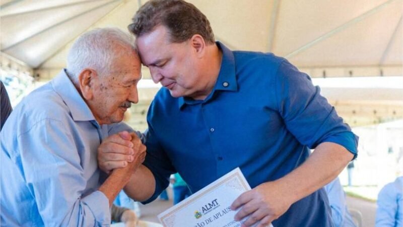 Max emociona ao homenagear ex-aluno de 96 anos na celebração de aniversário do IFMT São Vicente