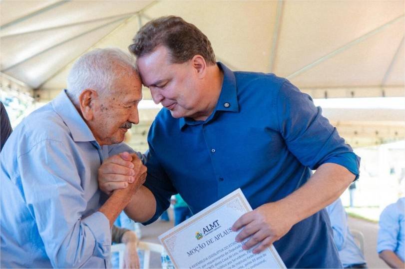 Max emociona ao homenagear ex-aluno de 96 anos na celebração de aniversário do IFMT São Vicente