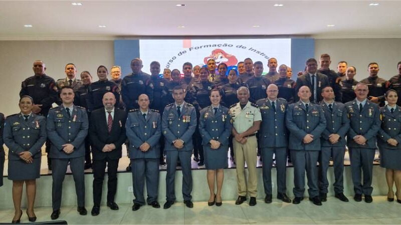 Policiais militares concluem curso do Proerd e recebem credenciamento internacional