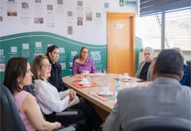 Presidente Paula Calil concede título de cidadão cuiabano e destaca sentimento de pertencimento à capital