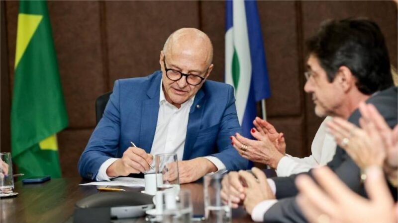 Governo de MT firma parceria para revitalização de quadras e campos em bairros de Cuiabá