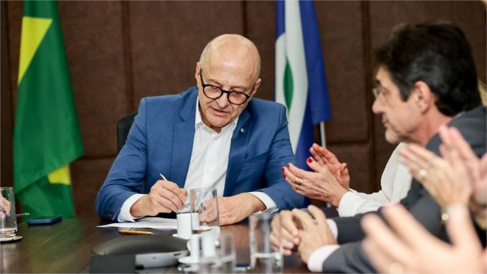 Governo de MT firma parceria para revitalização de quadras e campos em bairros de Cuiabá