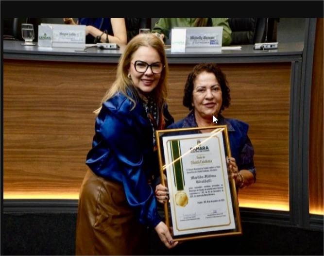 Baixinha Giraldelli recebe título de cidadã cuiabana em reconhecimento à sua atuação pela capital