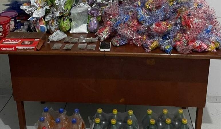 Polícia Militar detém cinco pessoas e apreende ovos de Páscoa que seriam distribuídos por facção