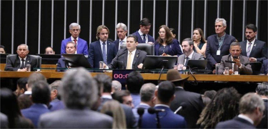 Câmara e Senado derrubam veto de Lula e pena de Bolsonaro e mais condenados é reduzida