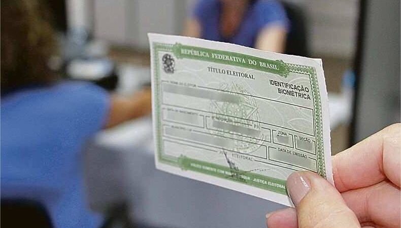 Eleitores têm um mês para tirar o título ou regularizar situação eleitoral